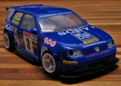 Carpet Racer 1:32 Slot Car Karosserie auf einem RC Chassis